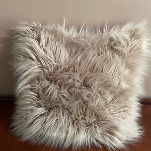 LIKE NEW CUTE AND FLUFFY DECO PILLOW